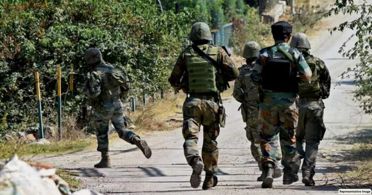 Bangladeshi villagers attack BSF jawans, snatch weapons; two seriously injured